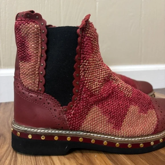 Free People Textile Atlas Chelsea Boot in Burgundy Red Kilim - Picture 2 of 13